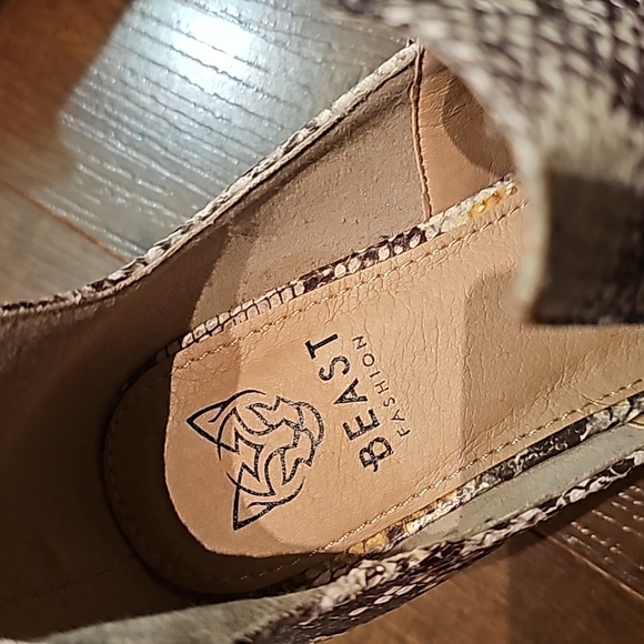 Heeled bootie - Picture 2 of 4